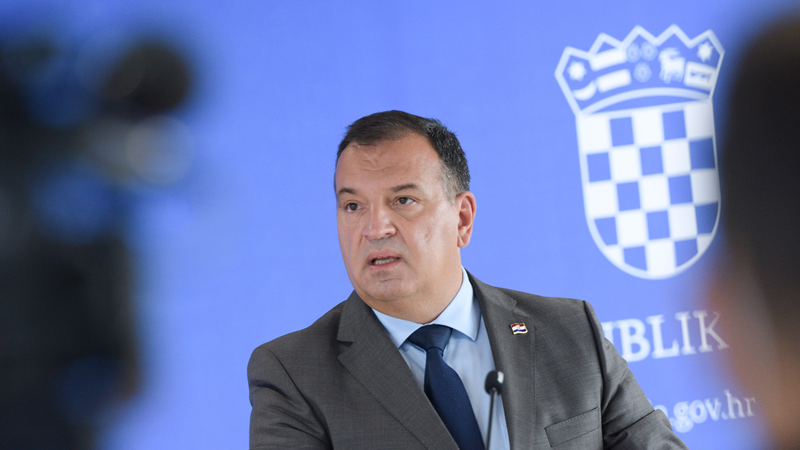 Beroš pozvao građane da blagdane proslave održavajući distancu i pazeći da se virus ne širi